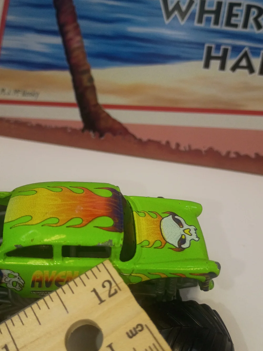 Hot Wheels Monster Jam Spin Master Green Avenger 1:64 Scale